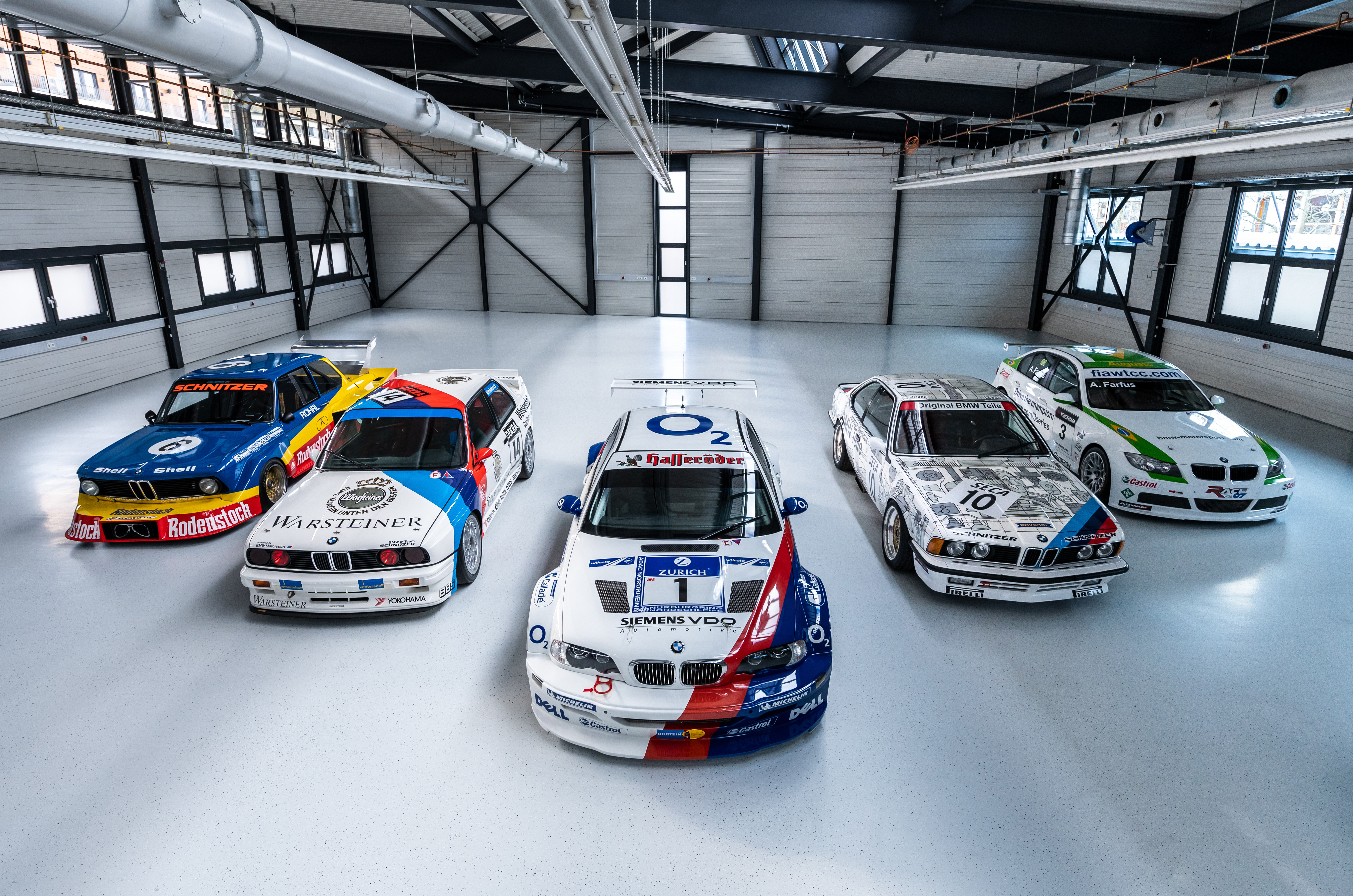 ミニカー  M Team Schnitzer Renntransporter BMW M Team Schnitzer Renntransporter BMW Renntransporter 1:43 BMW