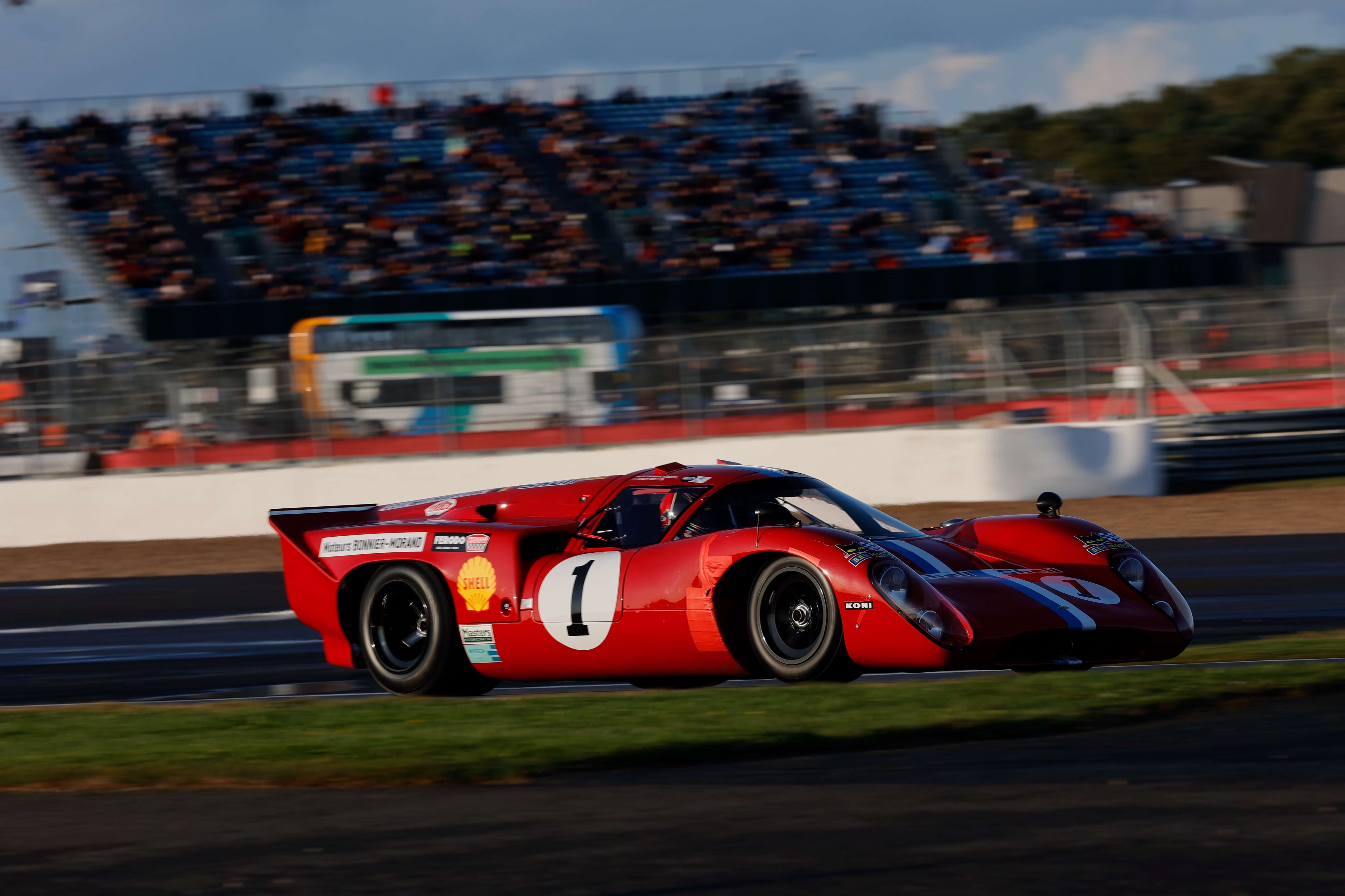 Masters Races thrill the crowd at the 2024 Silverstone Festival ...