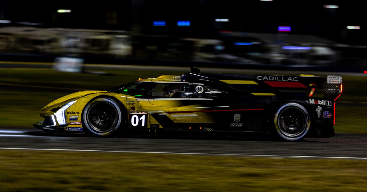 No. 01 Cadillac V Series.R vying for the overall victory at